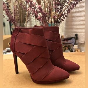 Excellent Condition Jessica Simpson Breena ankle high heel boots size 6.5!